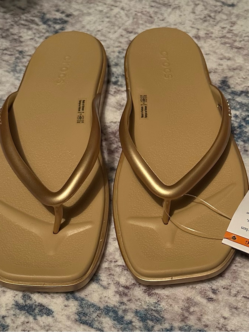 CROCS Women's Metallic Gold Flip Sandals size 6